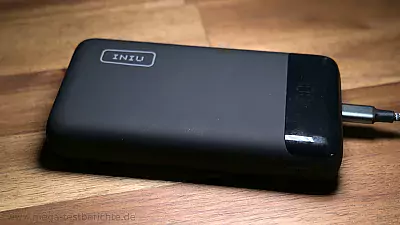 INIU BIB5 Powerbank mit Licht 21