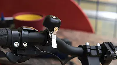Laute Fahrradklingel von Greallthy am Fahrradlenker