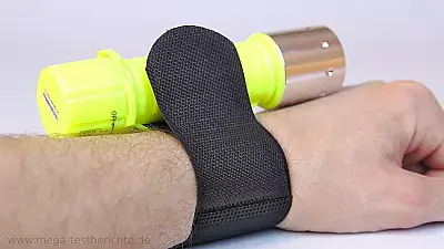 oxyLED DF-20 wasserdichte Taschenlampe - Am Arm