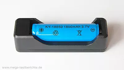 oxyLED-MD50 Taschenlampe - 18650er Akku im Ladegerät