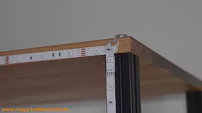 GOVEE LED Streifen am Schrank über die Ecke verklebt