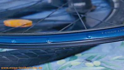Fahrradschlauch wechseln - Felge mit Schutzband