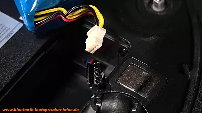 Saugroboter Akkuwechsel - Steckerverbindung