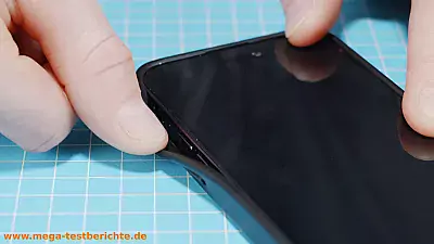 Torras iPhone 14 Hülle mit flexiblem Gummirand