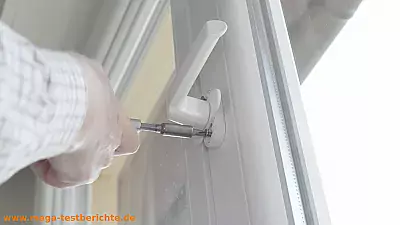 Fenstergriff abschrauben