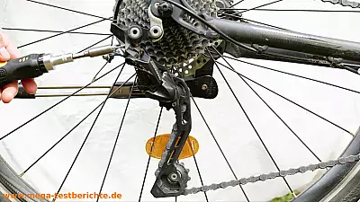 Kettenschaltung am Fahrrad: Umschlingung mit der B-Schraube einstellen
