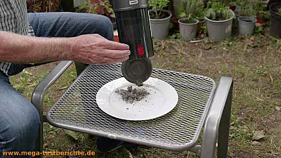 Vistefly B6 im Test - Staubbehälter entleeren