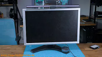 BenQ ScreenBar Halo auf einem Monitor