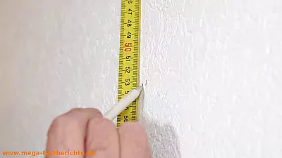Anzeichnen des Lochs an der Wand