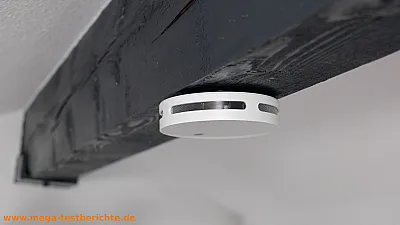 Feuermelder an der Decke montiert