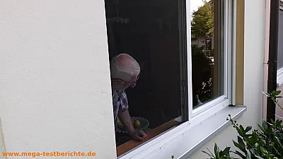 Fliegengitter Bausatz - Fertiges Gitter am Fenster