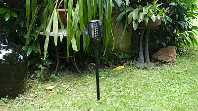 TaoTronics Solar-Gartenlampe mit Feuer-Effekt 10