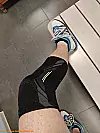 Kniebandage wird am Knie getragen