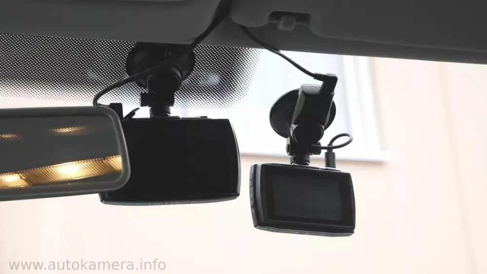 Zwei Dashcams mit Saugnapf