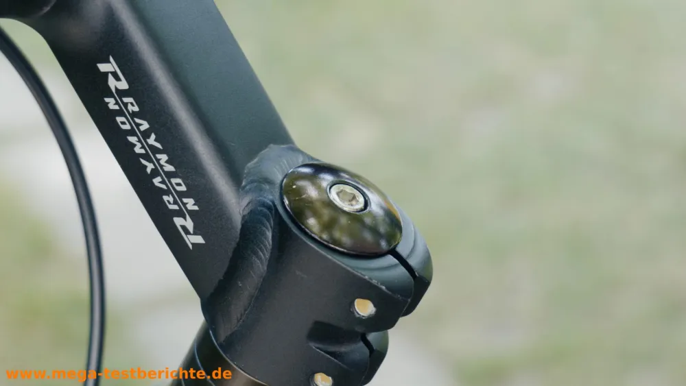 Fahrradlenker erhöhen - Steuerlager-Einstellschraube unter der Kappe