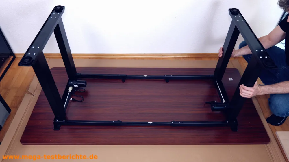 Deskspace Titan - Montage der Tischplatte