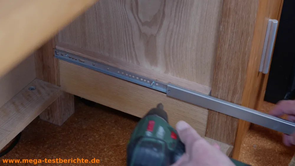 Schubladenschiene - Schrauben befestigen