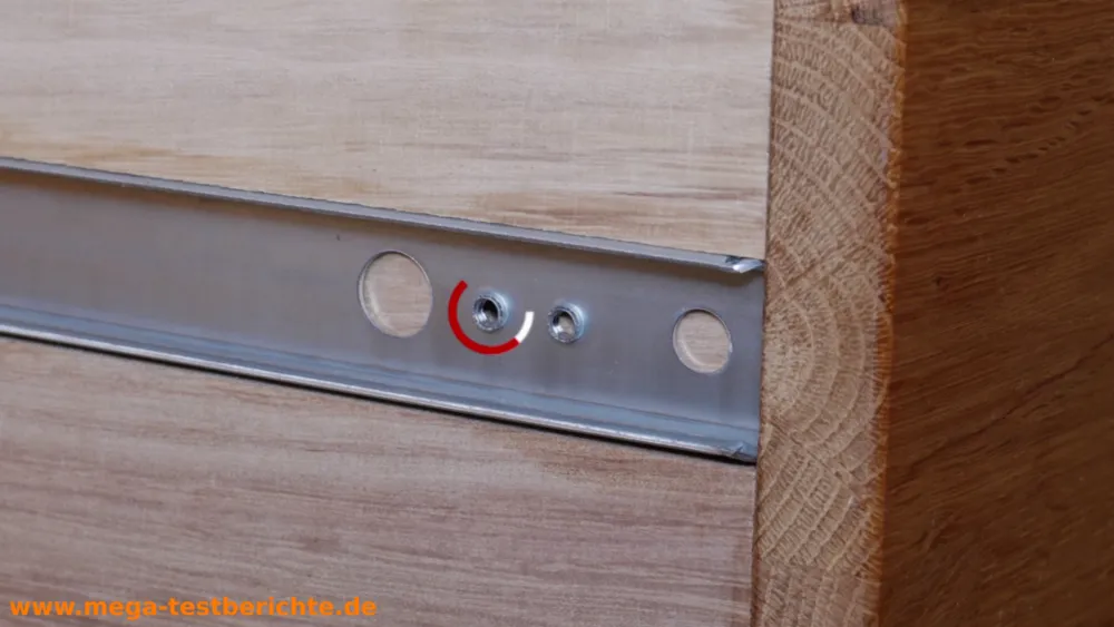 Schubladenschiene - Schraubenloch