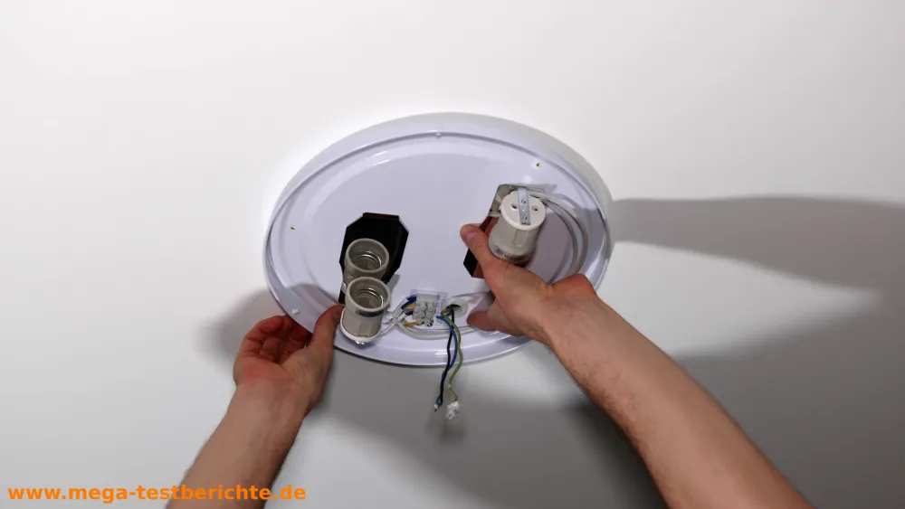 Basisplatte an der Decke