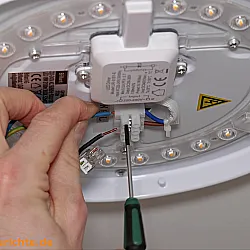 Lampe aufhängen