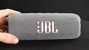 JBL Flip 6 mit großem Logo