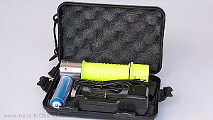 oxyLED DF-20 wasserdichte Taschenlampe mit Koffer 2